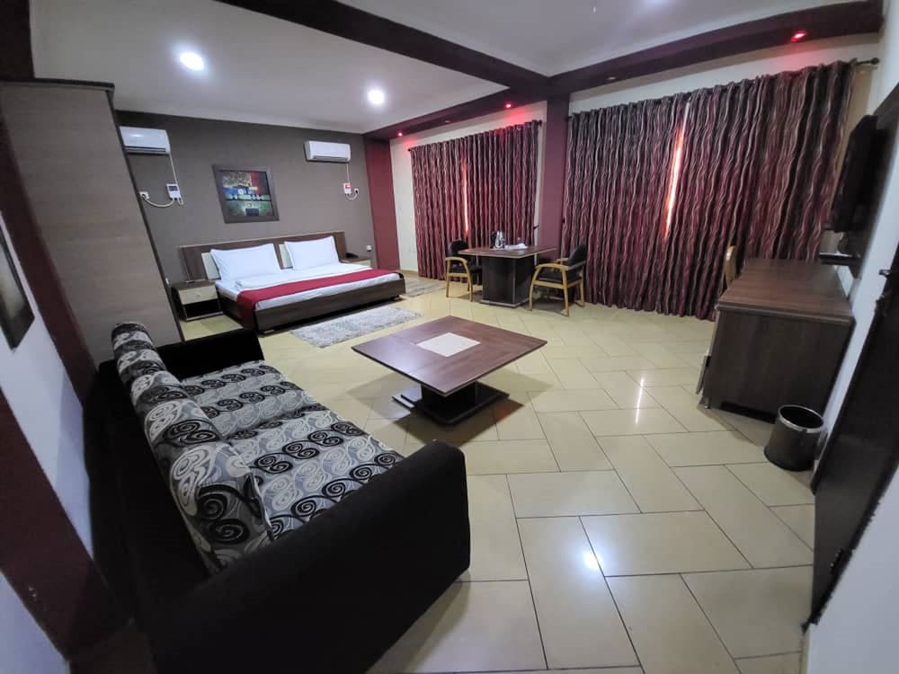 Фото Carliza Hotel Apapa