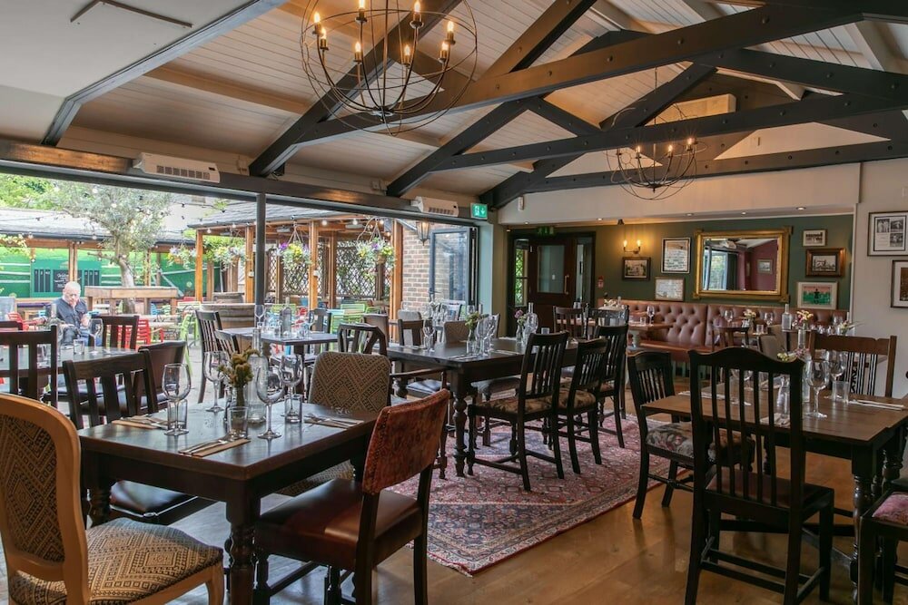 Фото The Rose & Crown Wimbledon