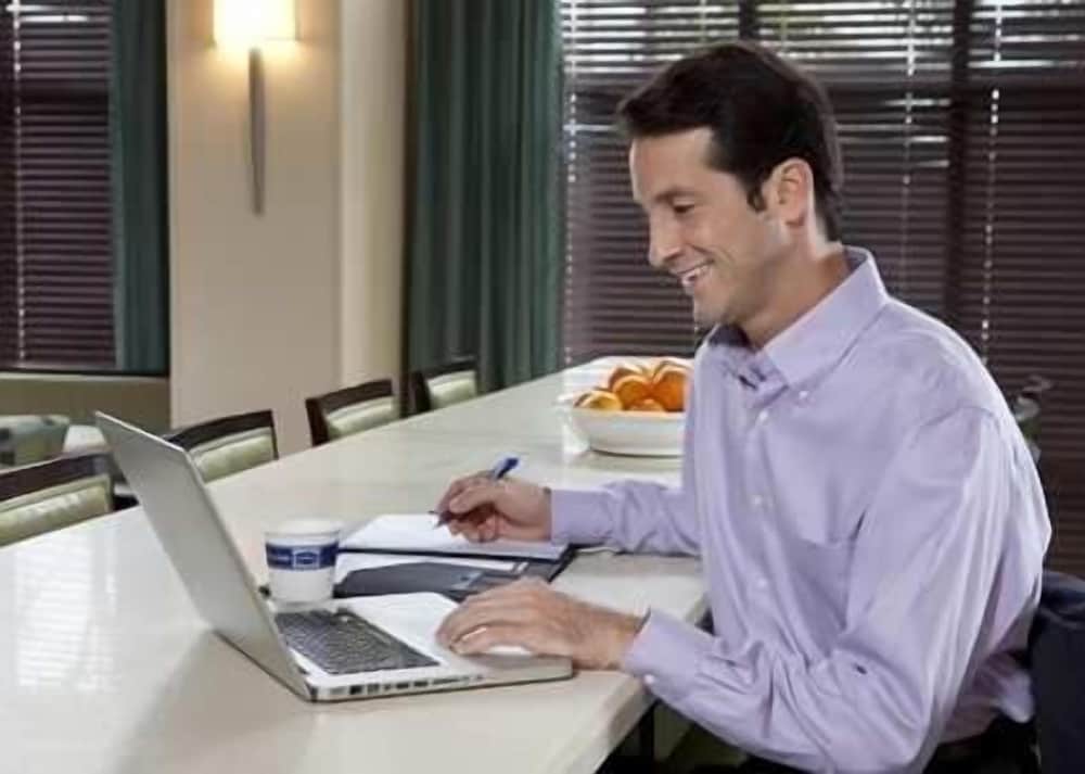 Фото Hampton Inn & Suites Albany At Albany Mall