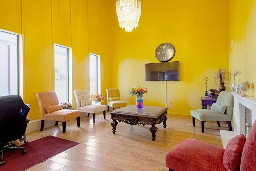 Фото Economy Inn & Suites