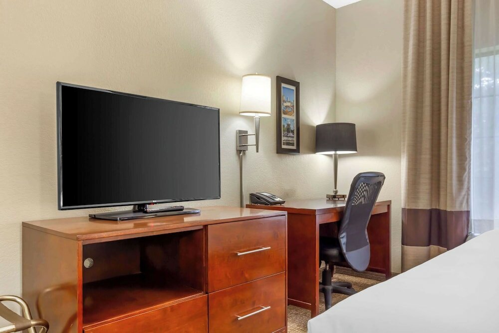 Фото Comfort Suites Regency Park