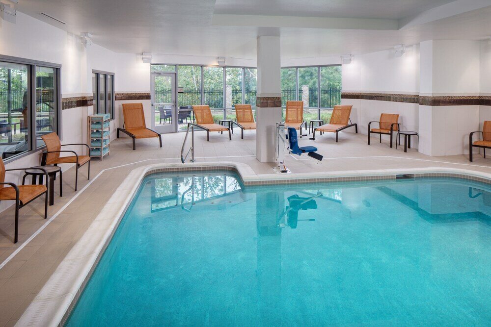 Фото Courtyard by Marriott Charleston Downtown/Civic Center