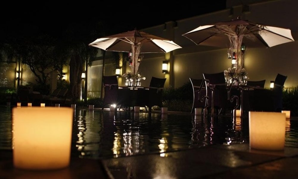 Фото The Avenue Plaza Hotel