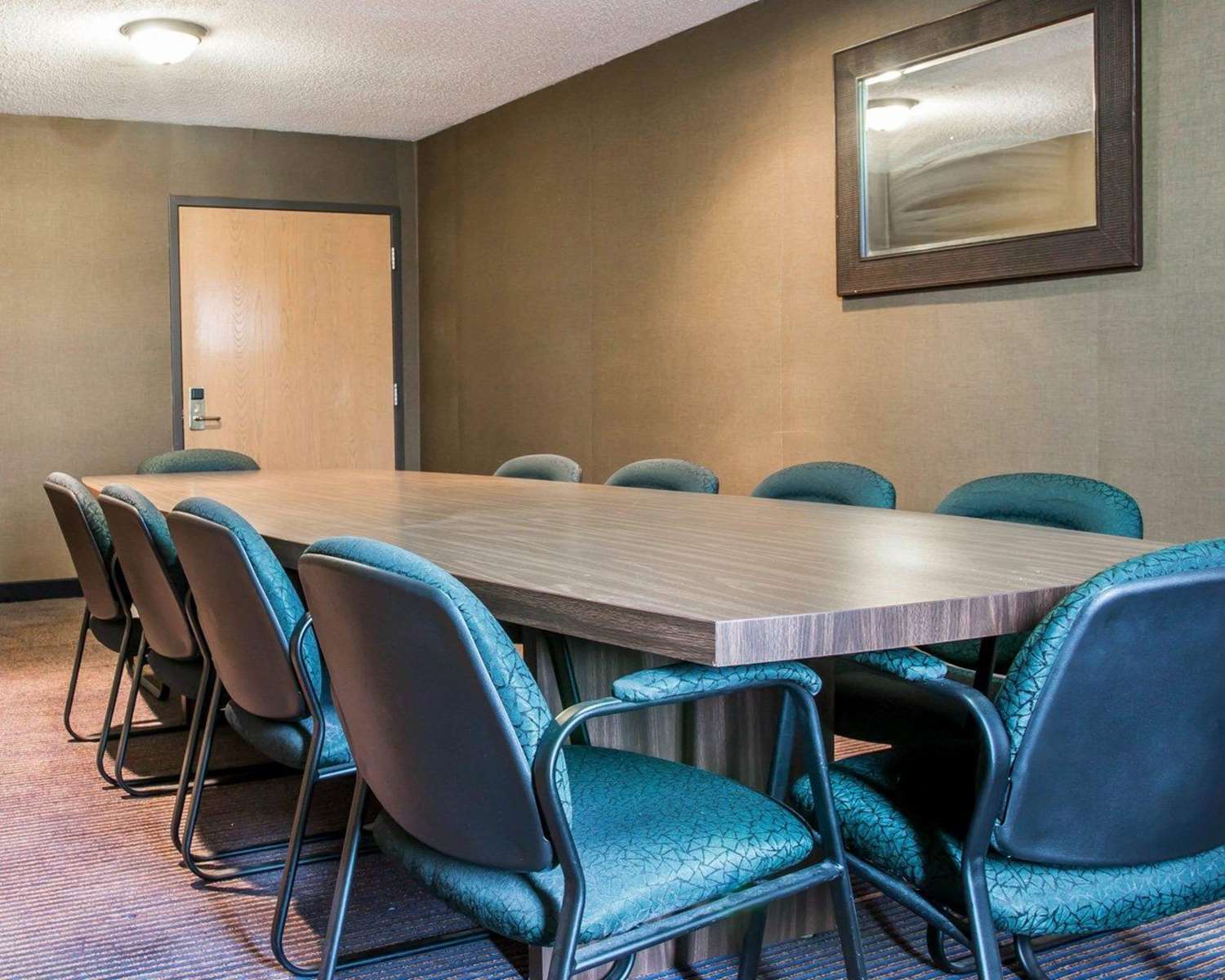 Фото Baymont by Wyndham Flint Airport North