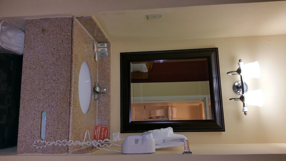 Фото Quality Inn I-70 at Wanamaker