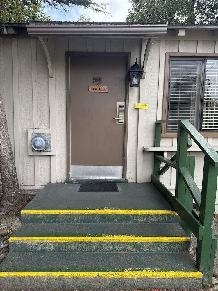 Фото Carmel Resort Inn