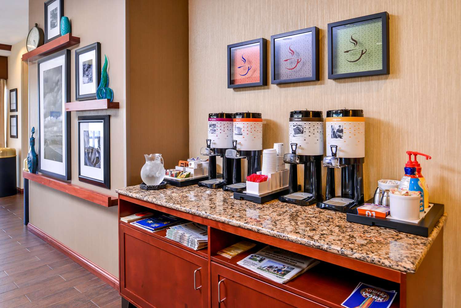 Фото Hampton Inn York