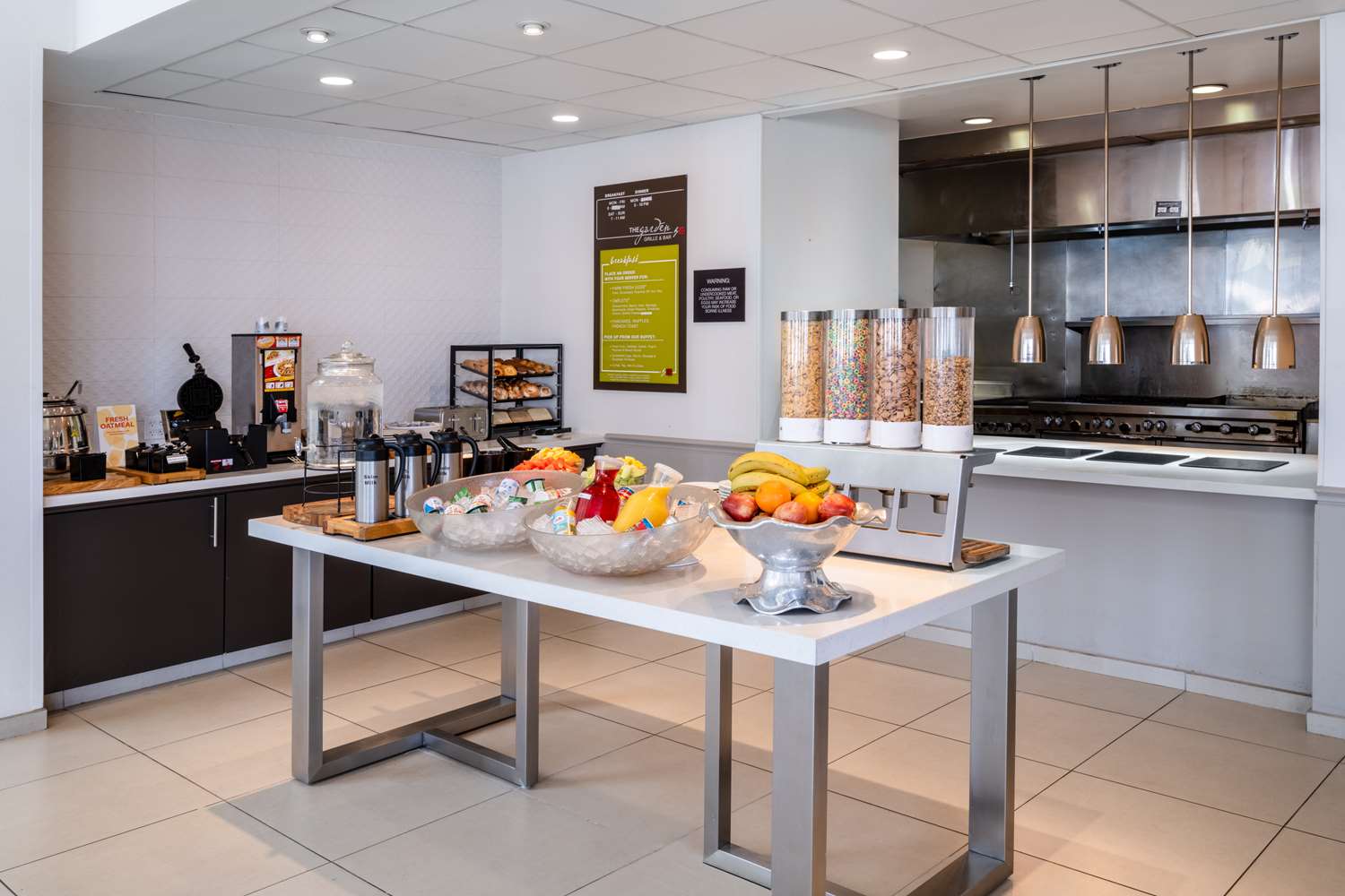 Фото Hilton Garden Inn Bakersfield