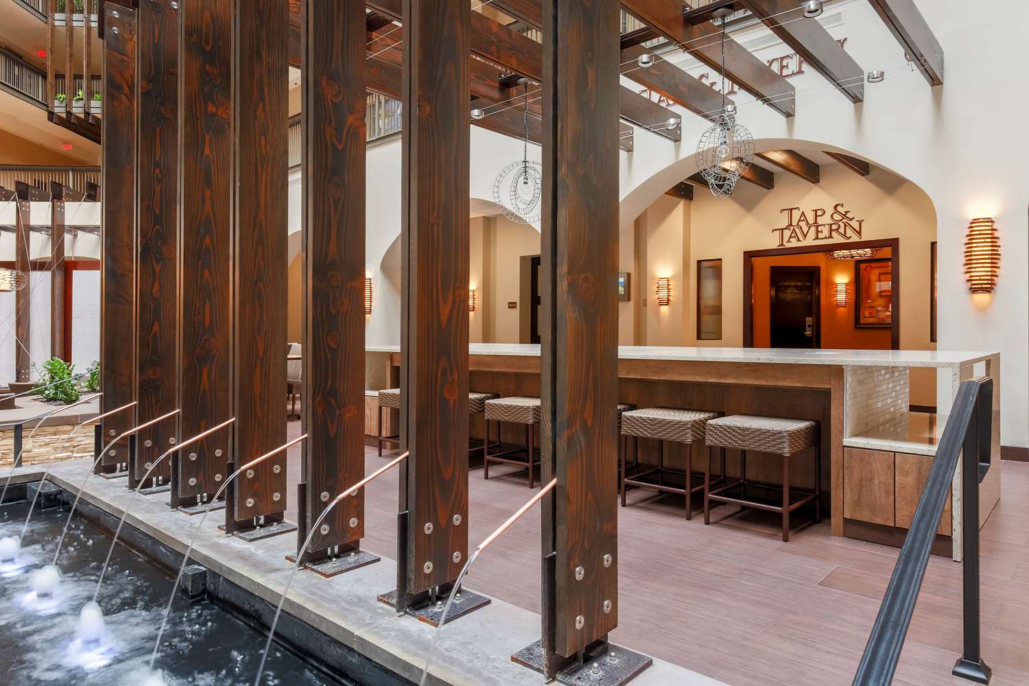 Фото Embassy Suites by Hilton Dallas Love Field
