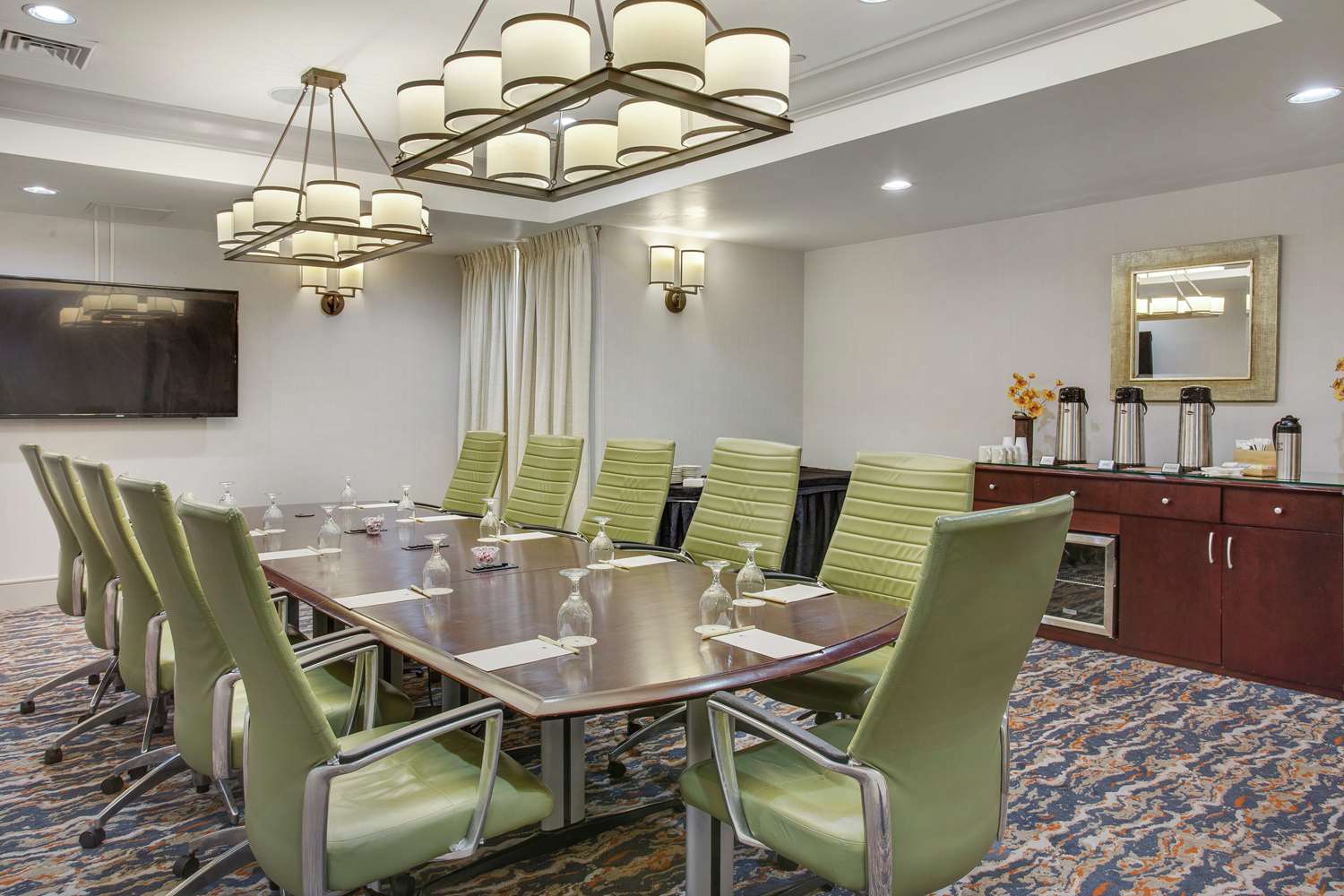 Фото DoubleTree by Hilton Little Rock