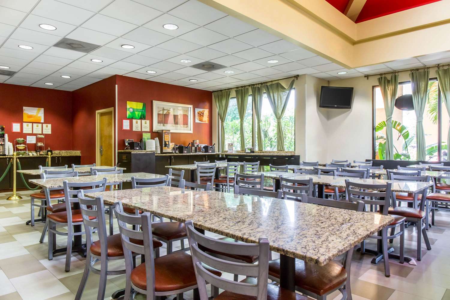 Фото Mi Casa Hotel