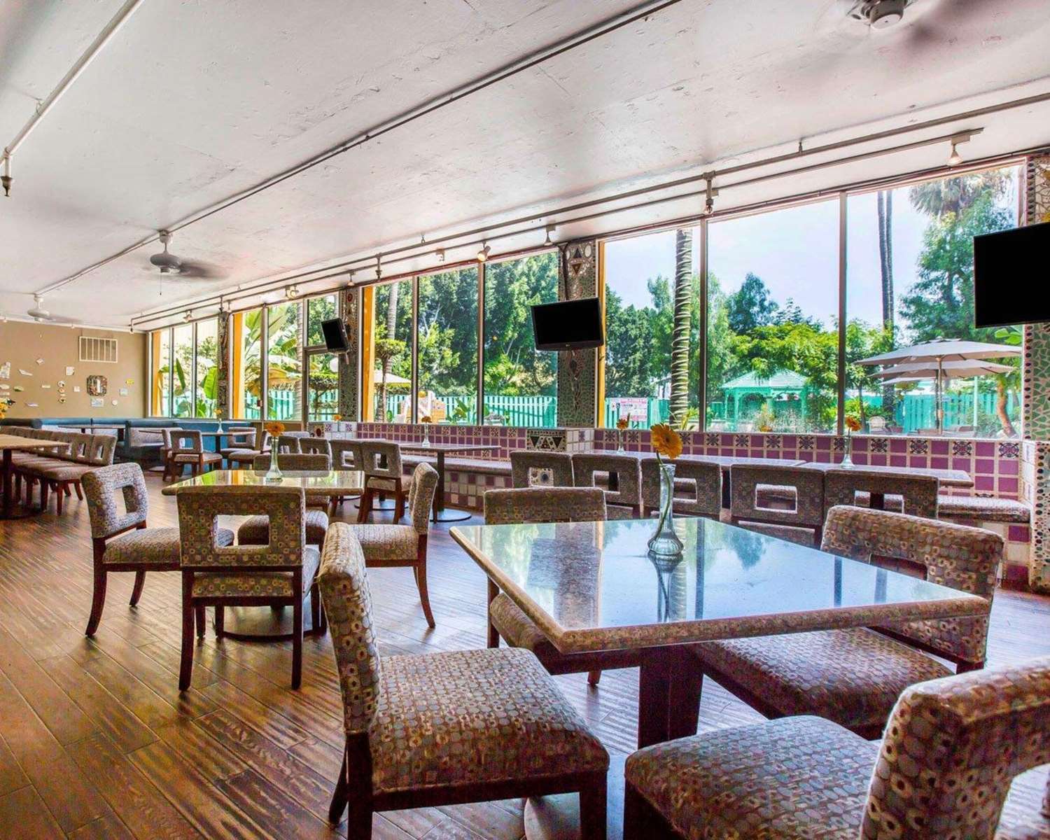 Фото Quality Inn & Suites Montebello - Los Angeles