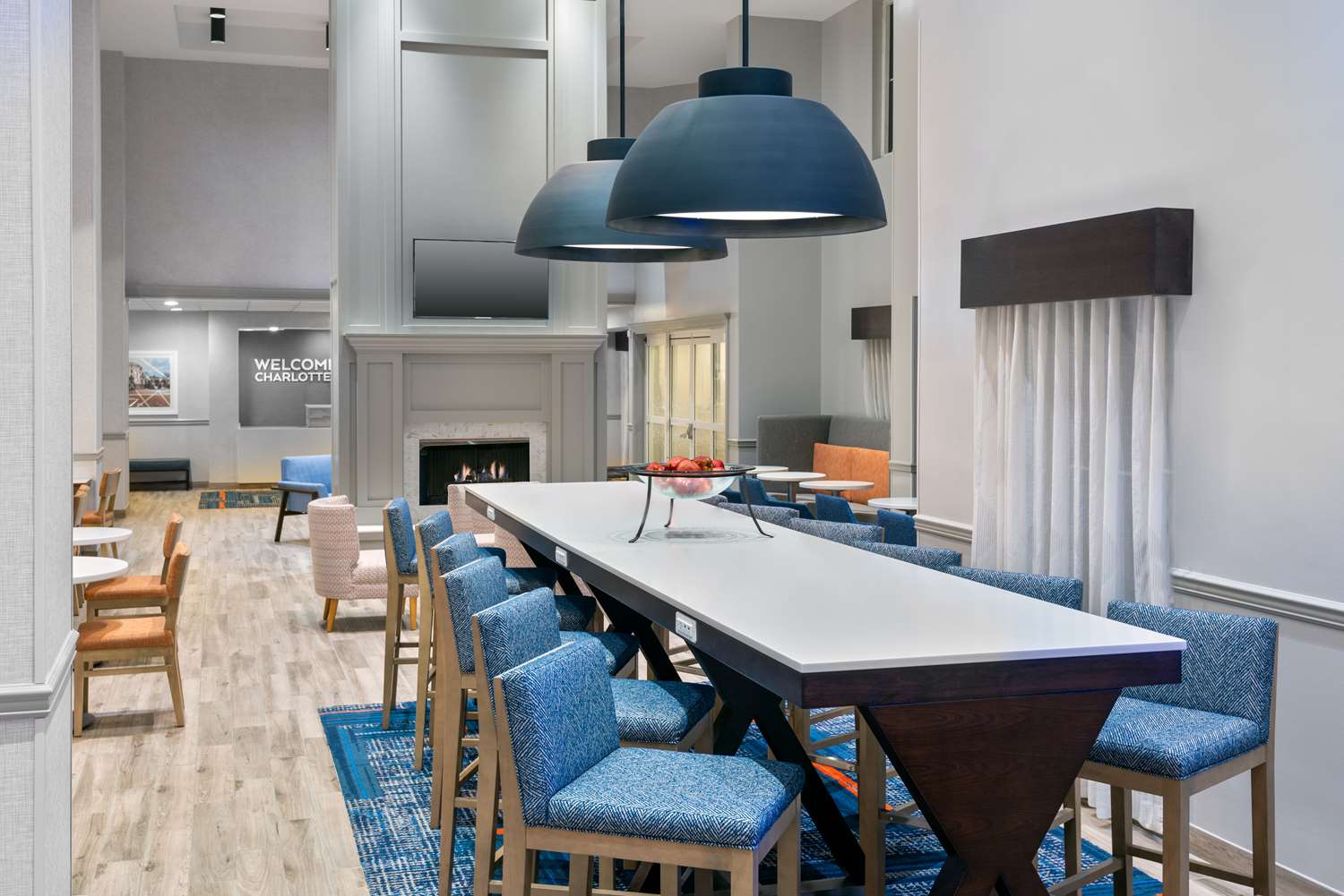 Фото Hampton Inn & Suites Charlottesville-At the University