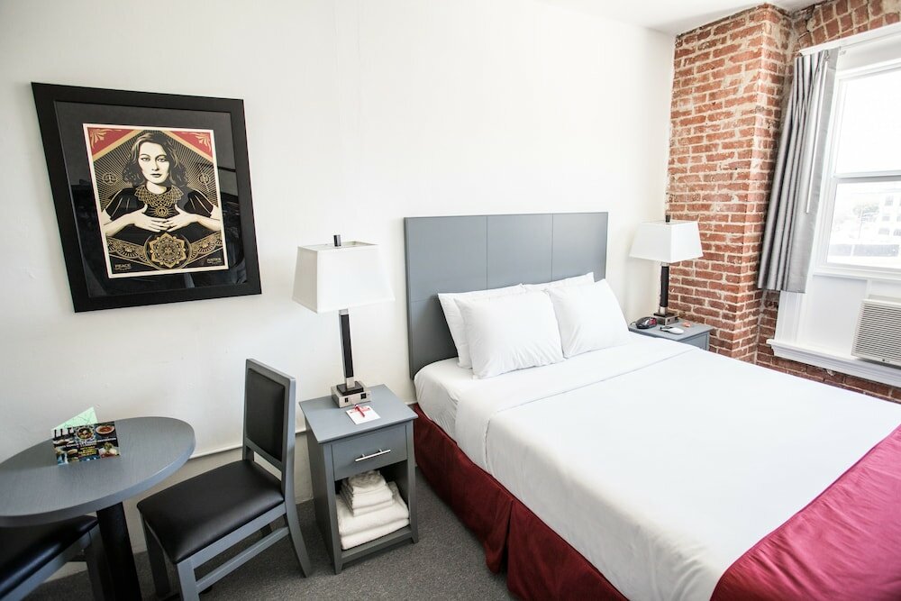 Фото The American Hotel