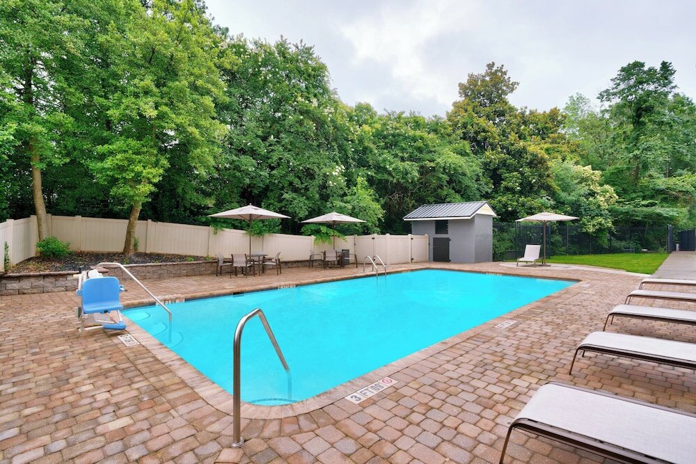 Фото Courtyard by Marriott Charlotte Airport/Billy Graham Parkway