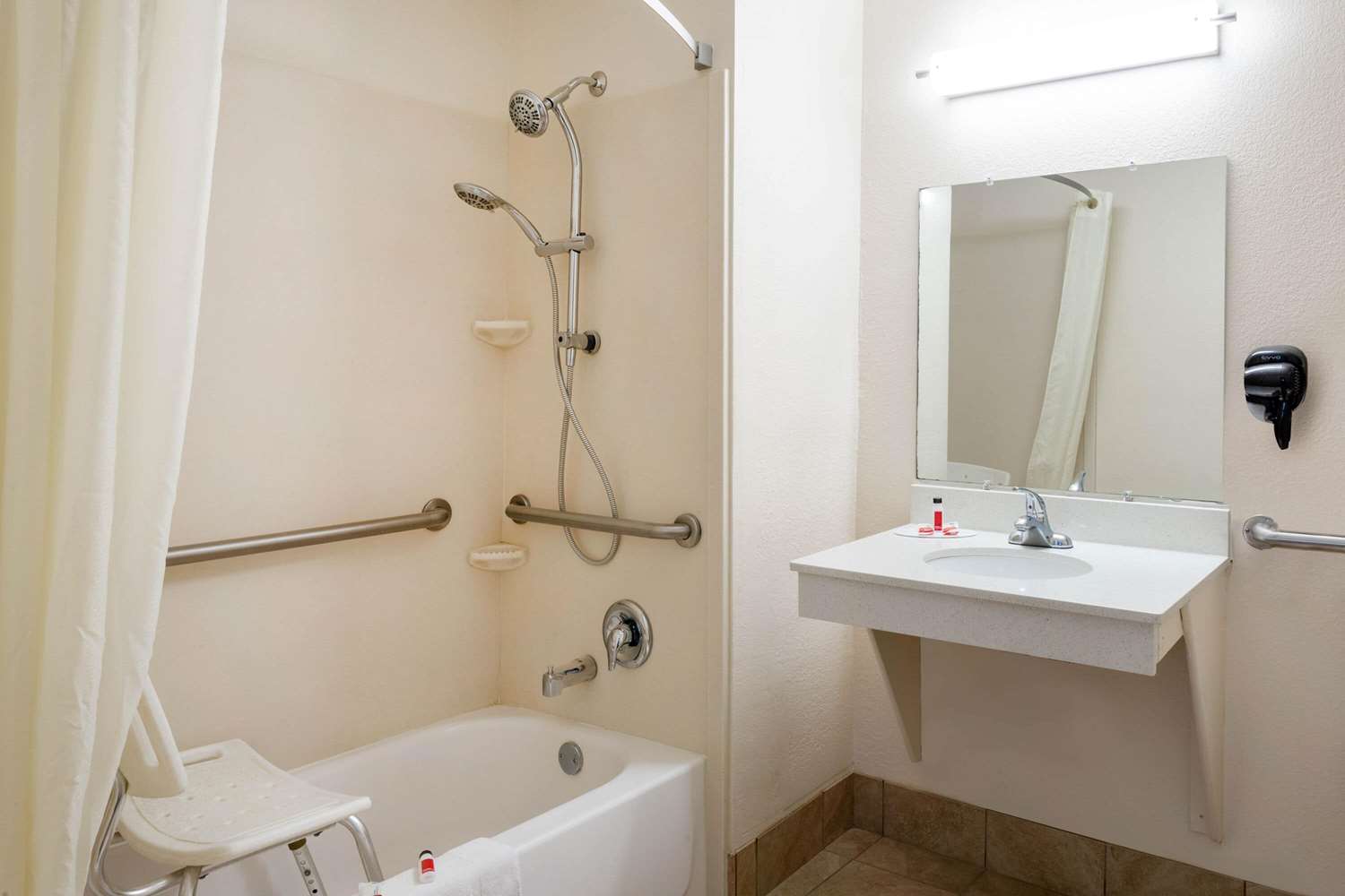 Фото Super 8 by Wyndham Abingdon Va