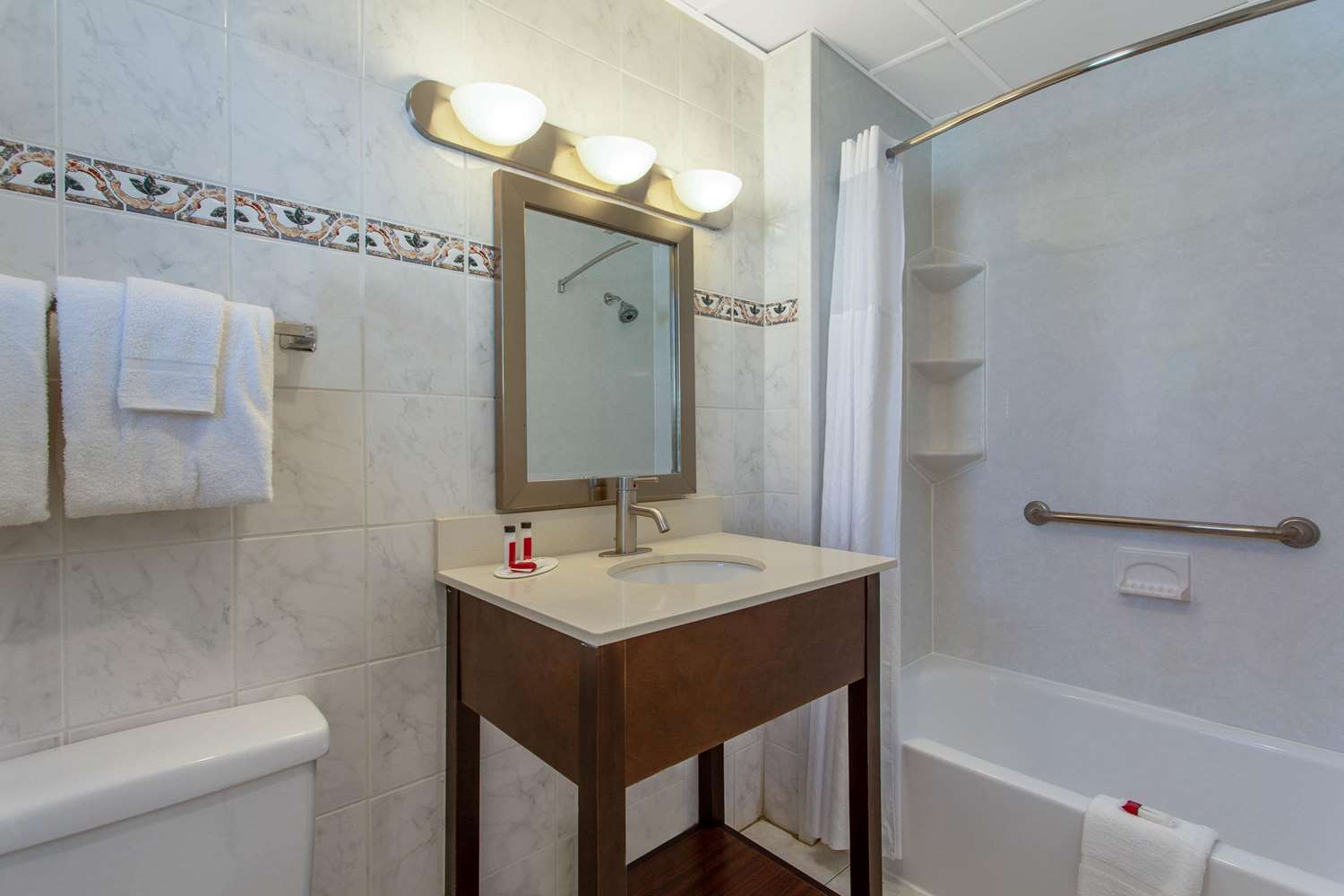 Фото Days Inn by Wyndham Ocean City Oceanfront