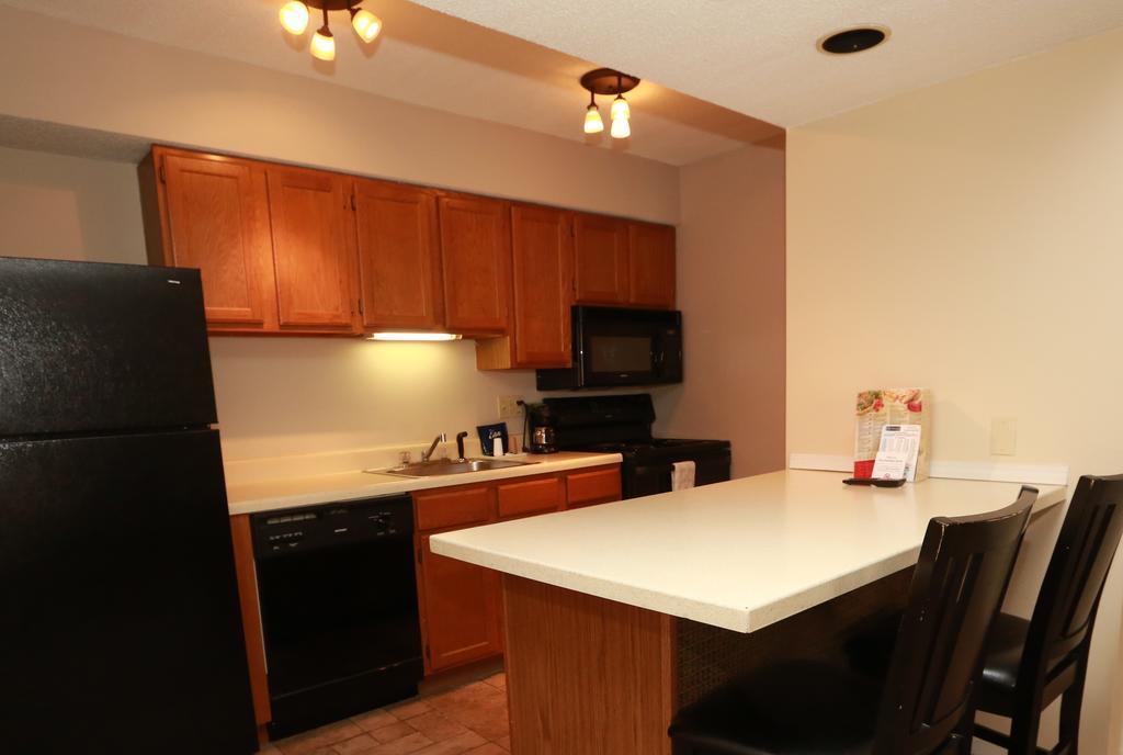 Фото Sterling Hotel and Suites