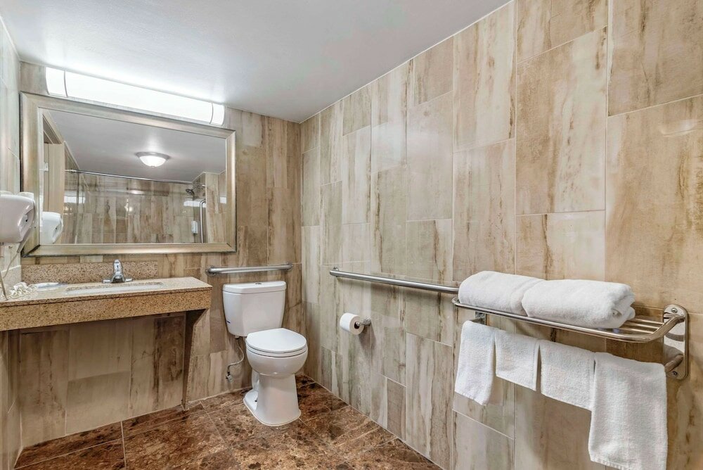 Фото Quality Inn & Suites Morrow Atlanta South