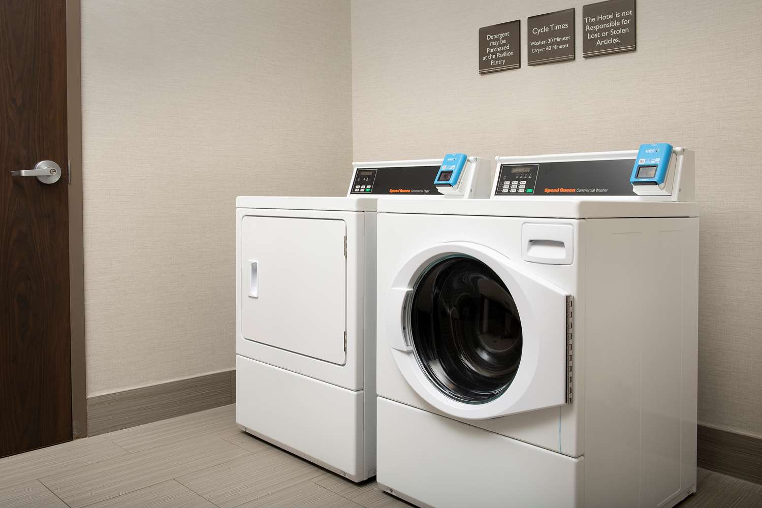 Фото Hilton Garden Inn Charlotte Airport