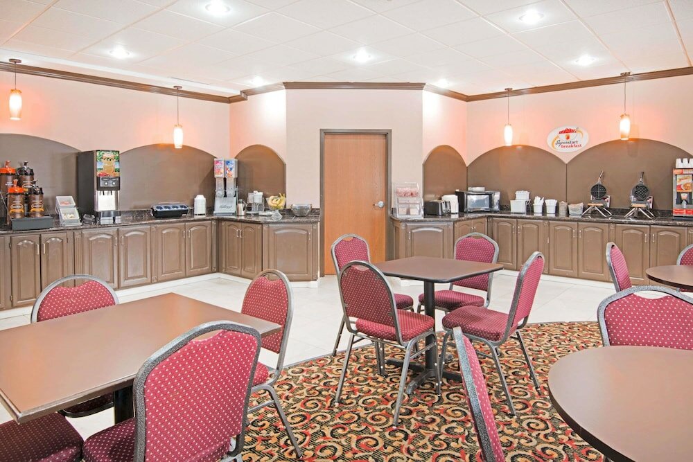 Фото Comfort Inn & Suites