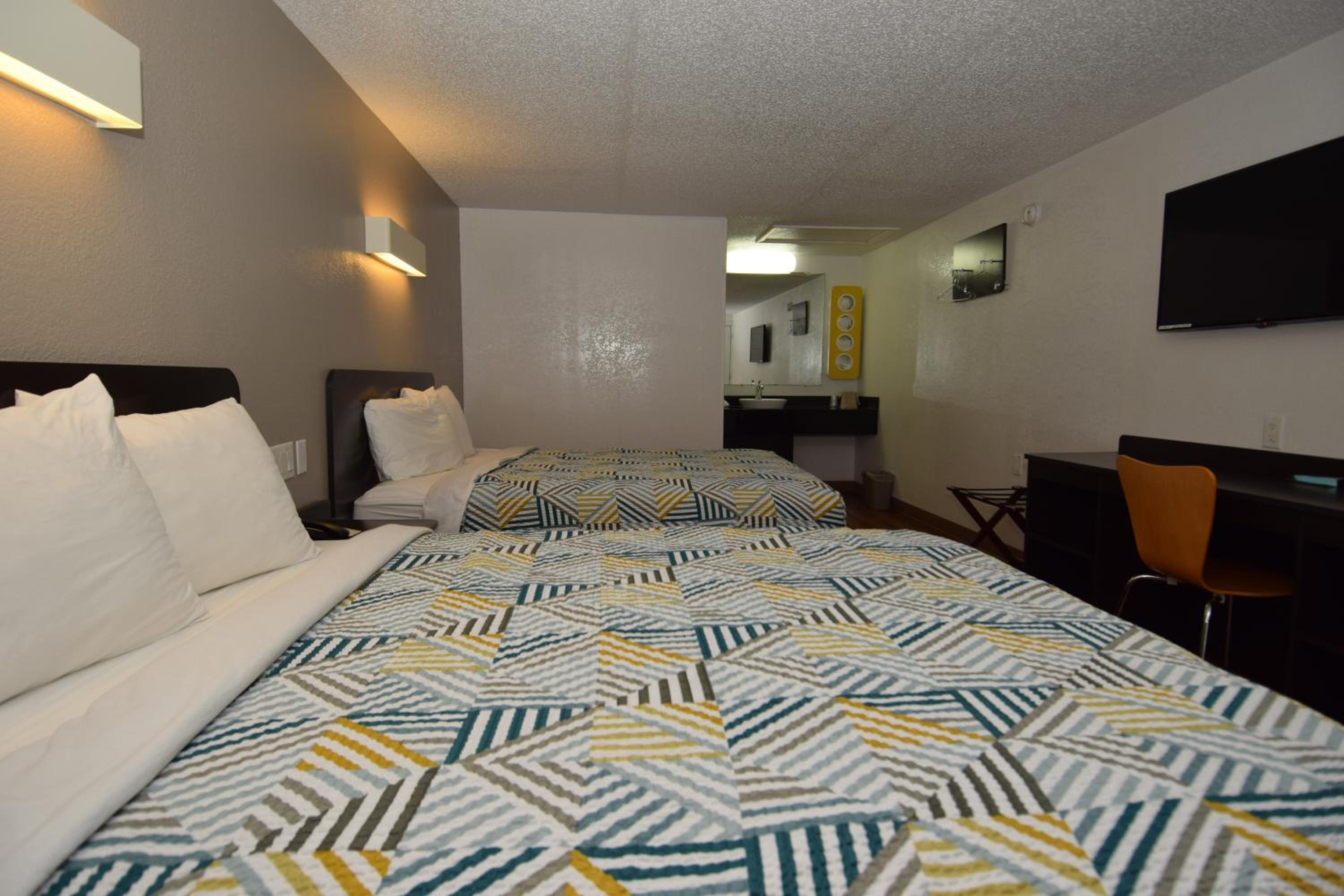 Фото Motel 6 Hamburg, Ny