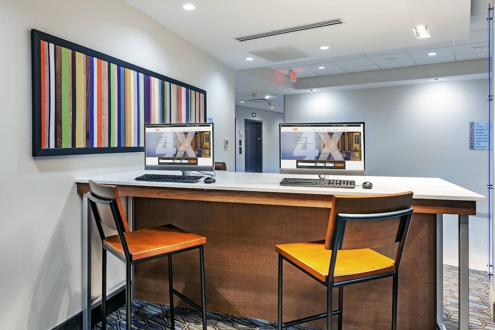 Фото Holiday Inn Express & Suites Tulsa Northeast - Owasso, an Ihg Hotel