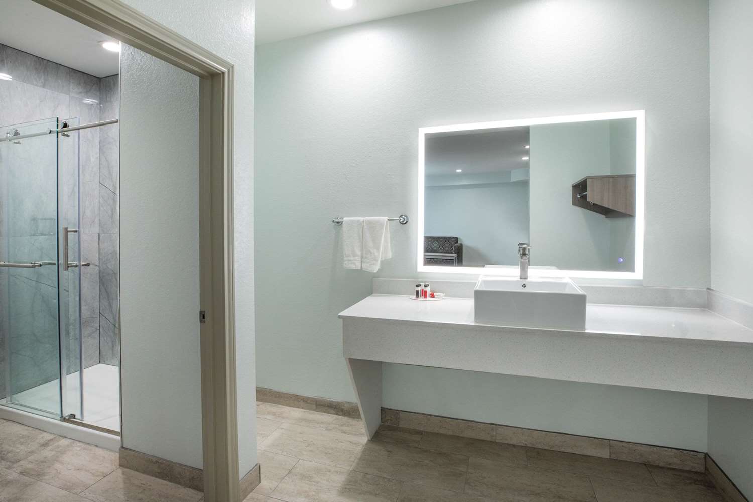 Фото Super 8 by Wyndham Humble/Fallcreek/Houston