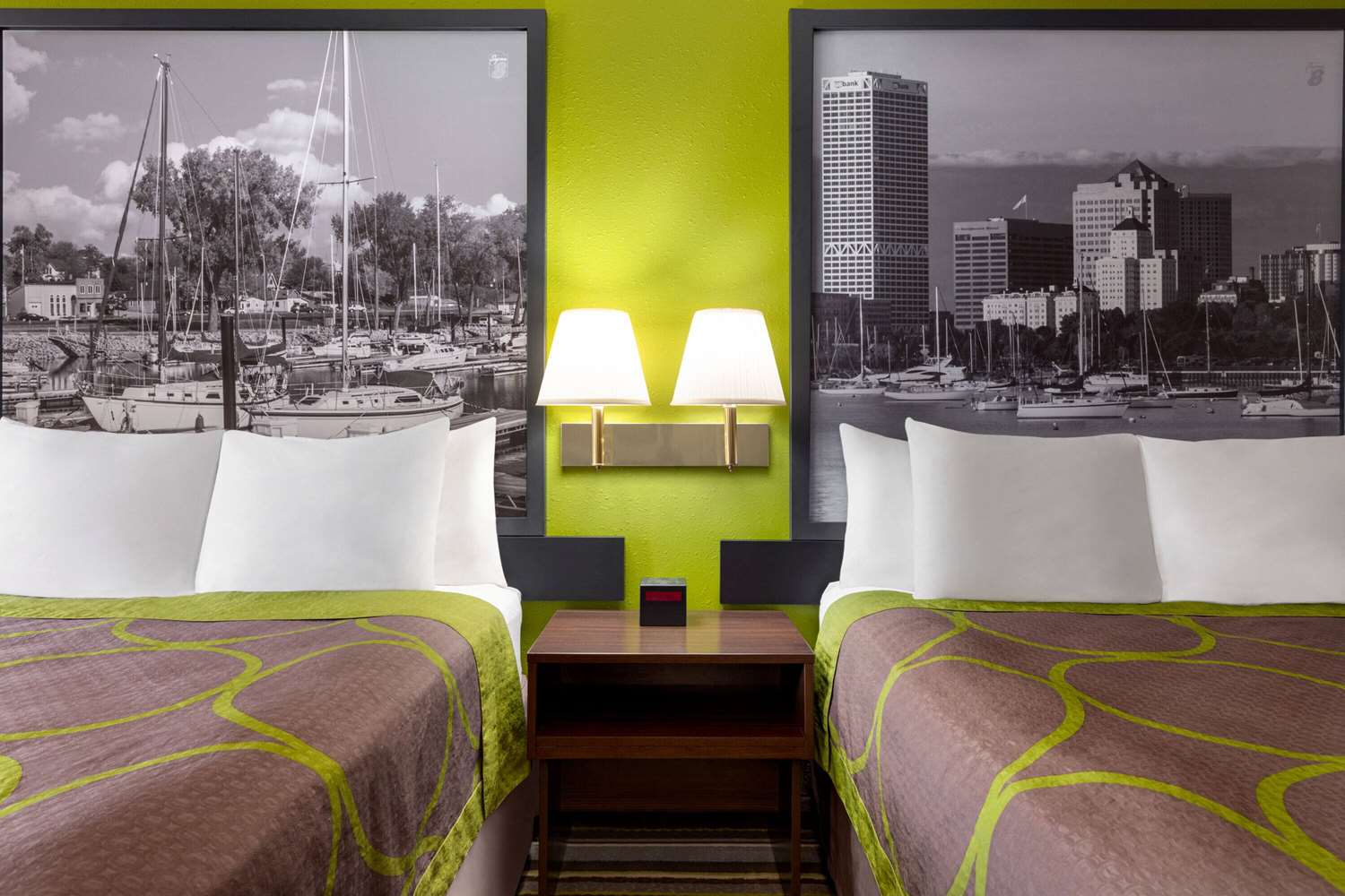 Фото Super 8 by Wyndham Germantown/Milwaukee