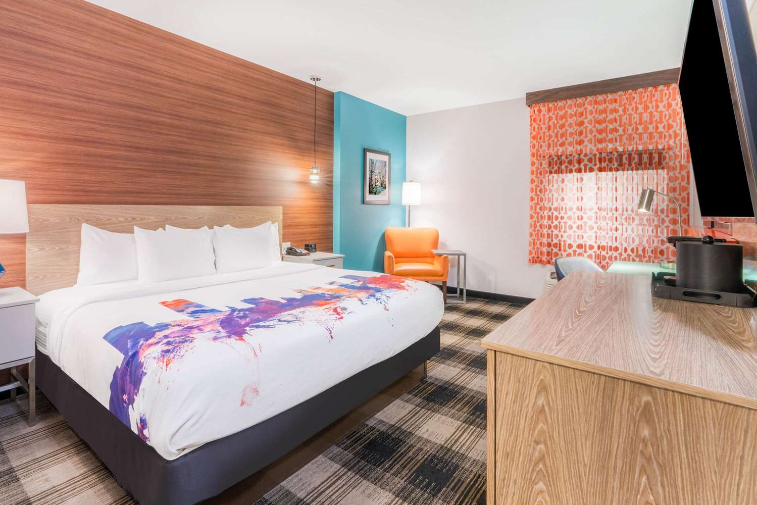 Фото La Quinta Inn & Suites by Wyndham Oklahoma City Airport