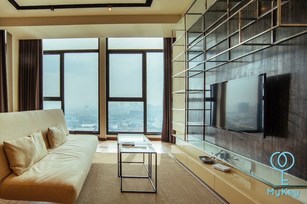 Фото Expressionz Professional Suites by iHost Homes 2