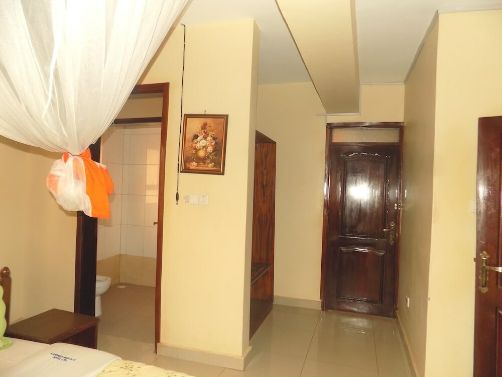 Фото Kahondo Buffalo Hotel