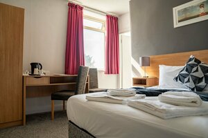 Strathmore Hotel (Great Britain), hotel