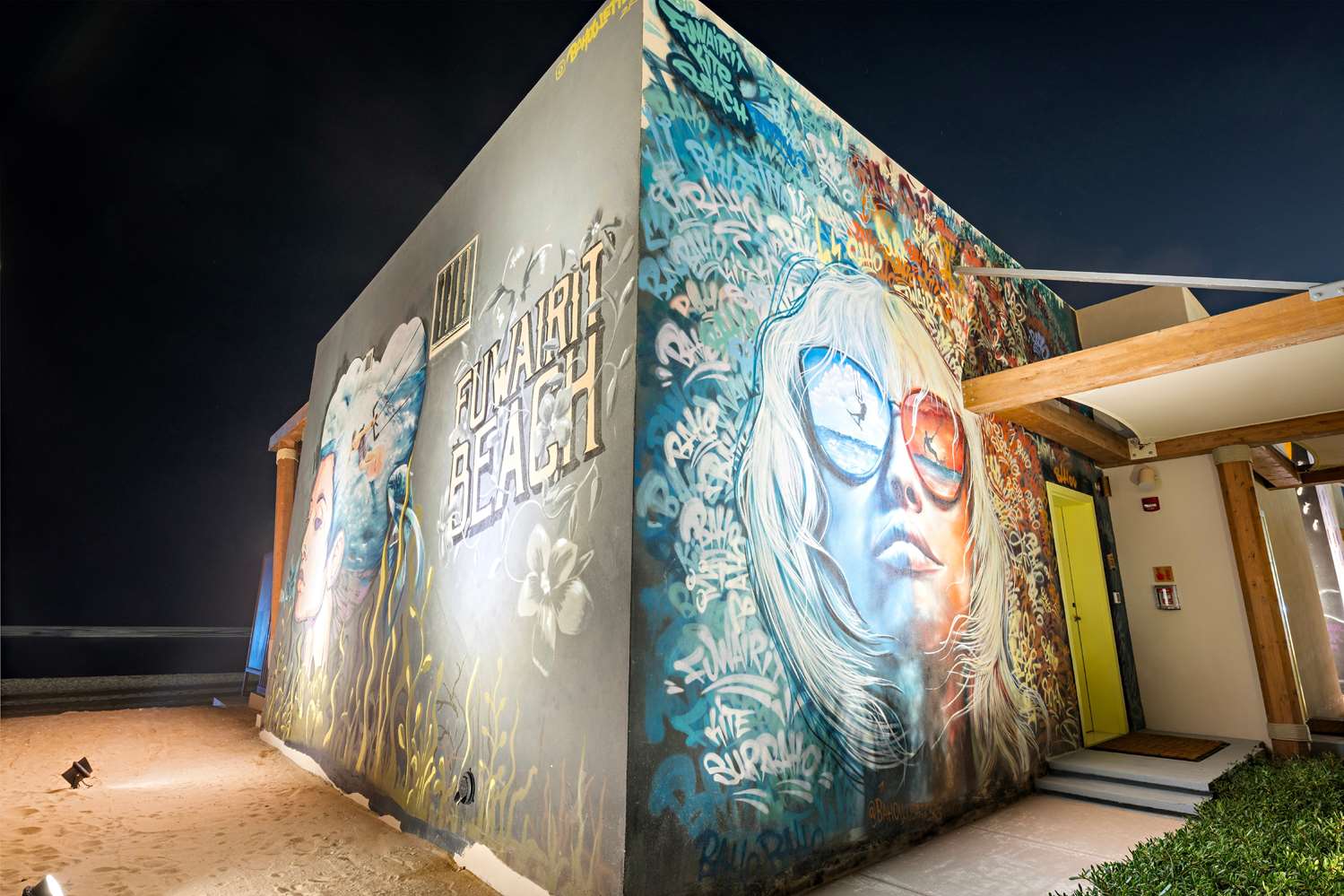 Фото Fuwairit Kite Beach Tapestry Collection by Hilton