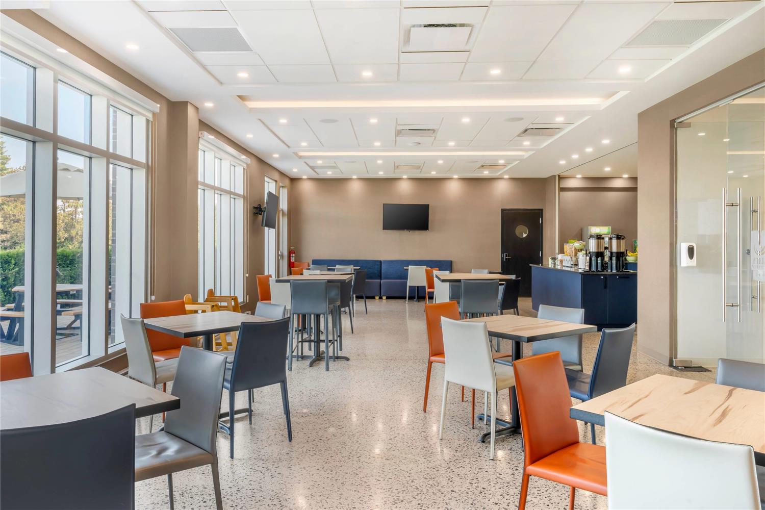 Фото Quality Inn & Suites