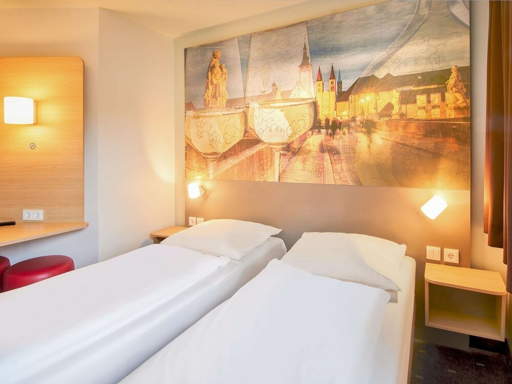Фото B&b Hotel Würzburg