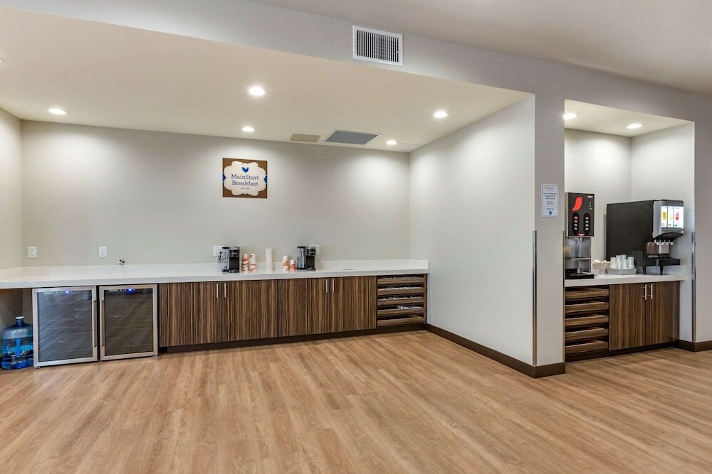 Фото MainStay Suites