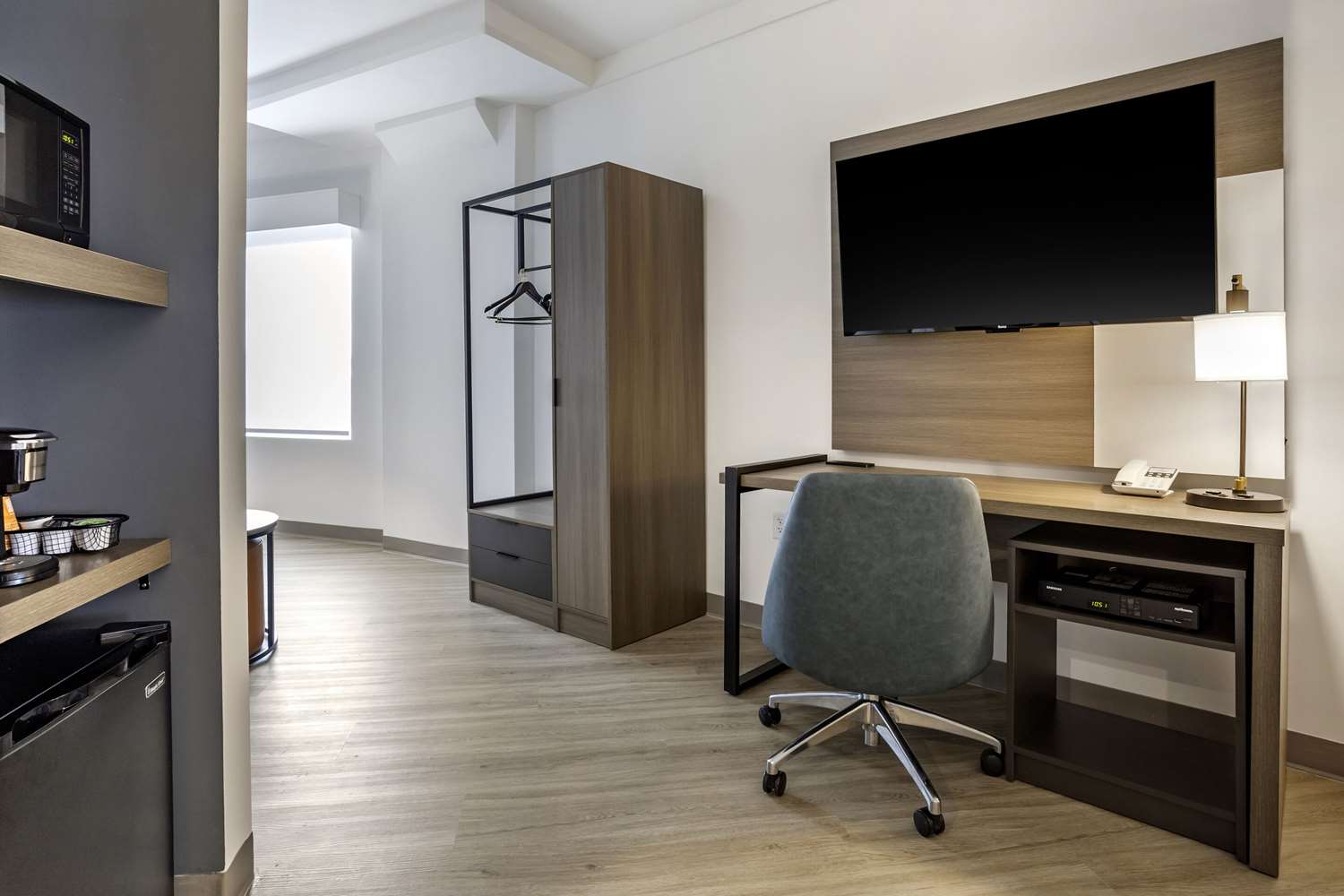 Фото Comfort Inn & Suites Newark Liberty International Airport