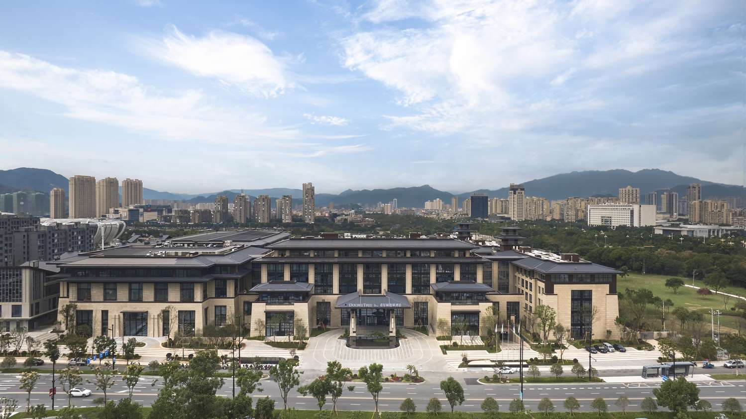 Фото DoubleTree by Hilton Cangnan