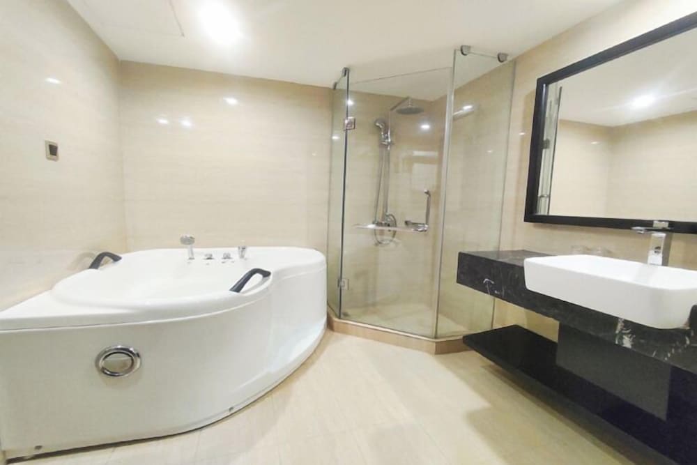 Фото Grand Sylhet Hotel & Resort