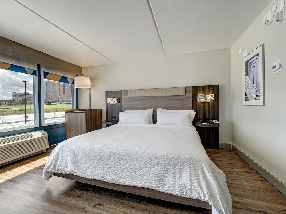 Фото Holiday Inn Express Corpus Christi Beachfront, an Ihg Hotel