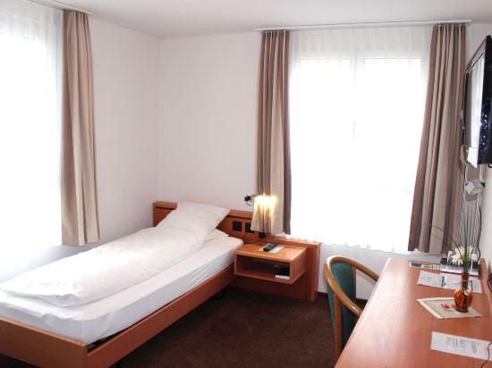 Фото Top Hotel Freihof Unteraegeri