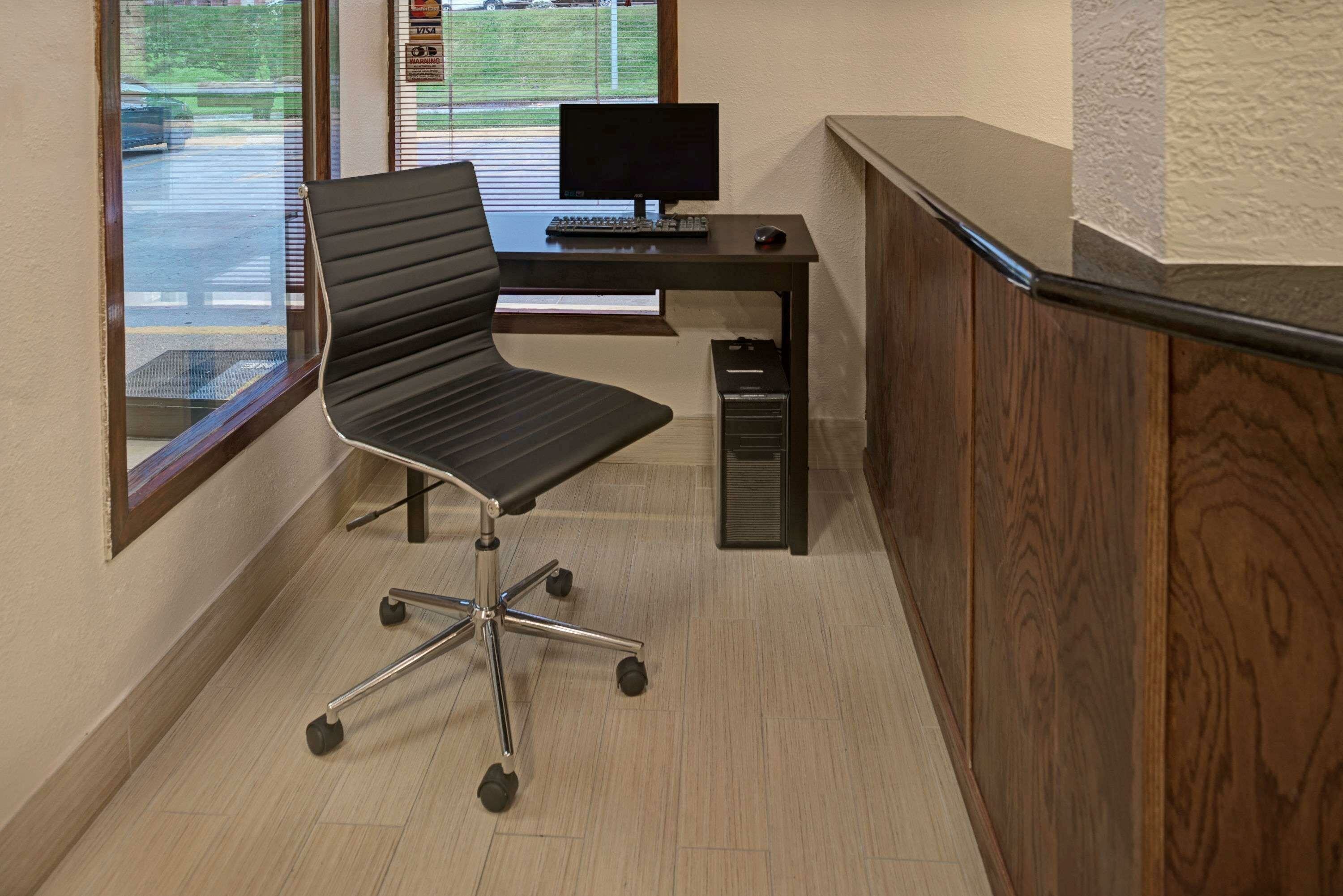 Фото Super 8 by Wyndham Omaha I-80 West