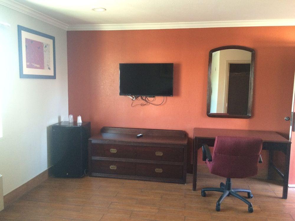 Фото Hyland Inn Long Beach