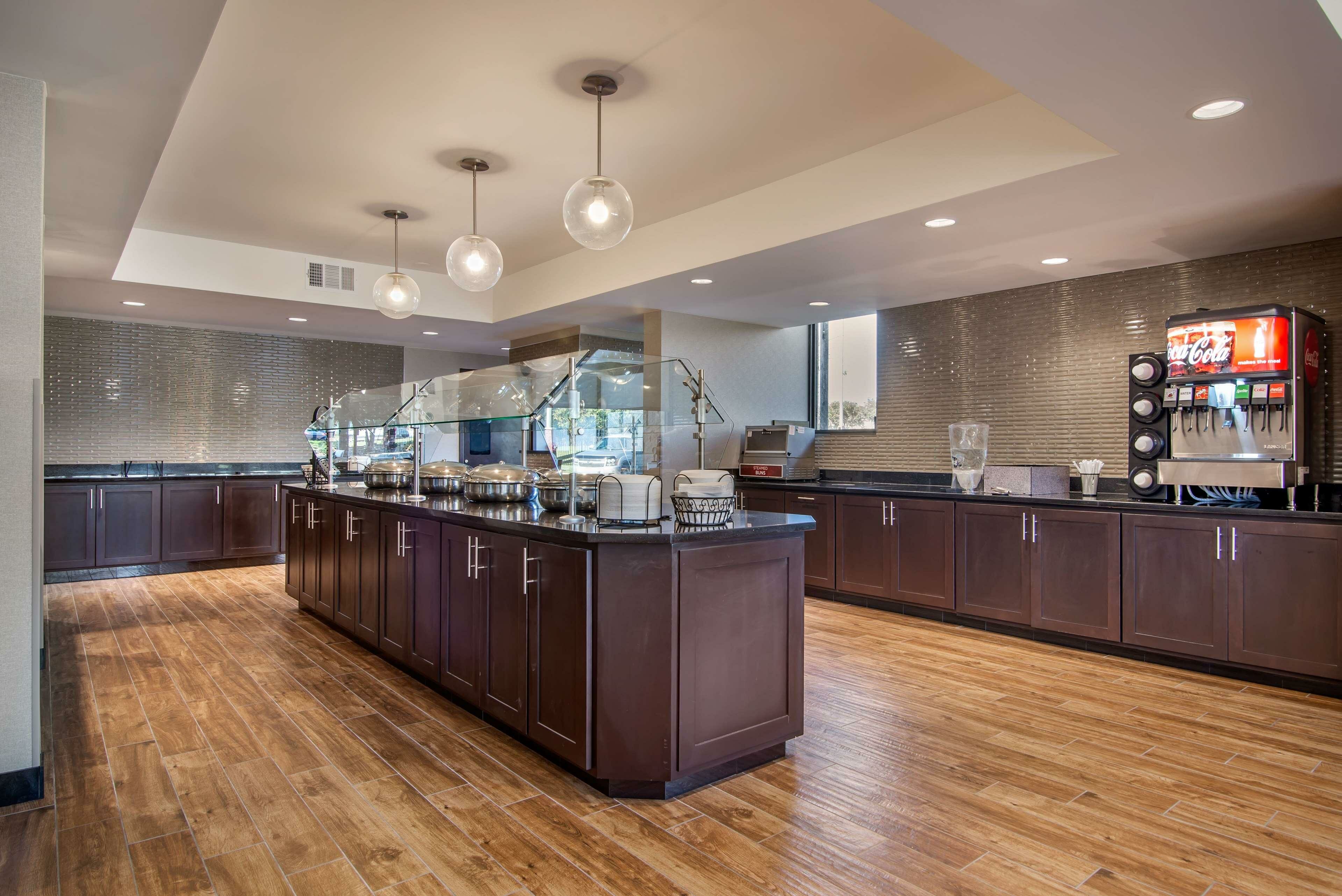 Фото Drury Inn & Suites Atlanta Airport