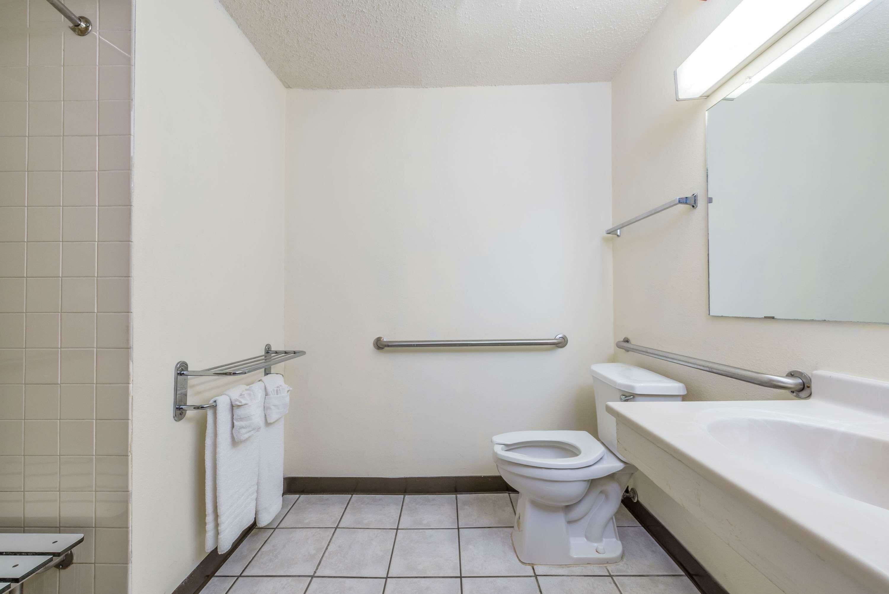 Фото Super 8 by Wyndham Denton