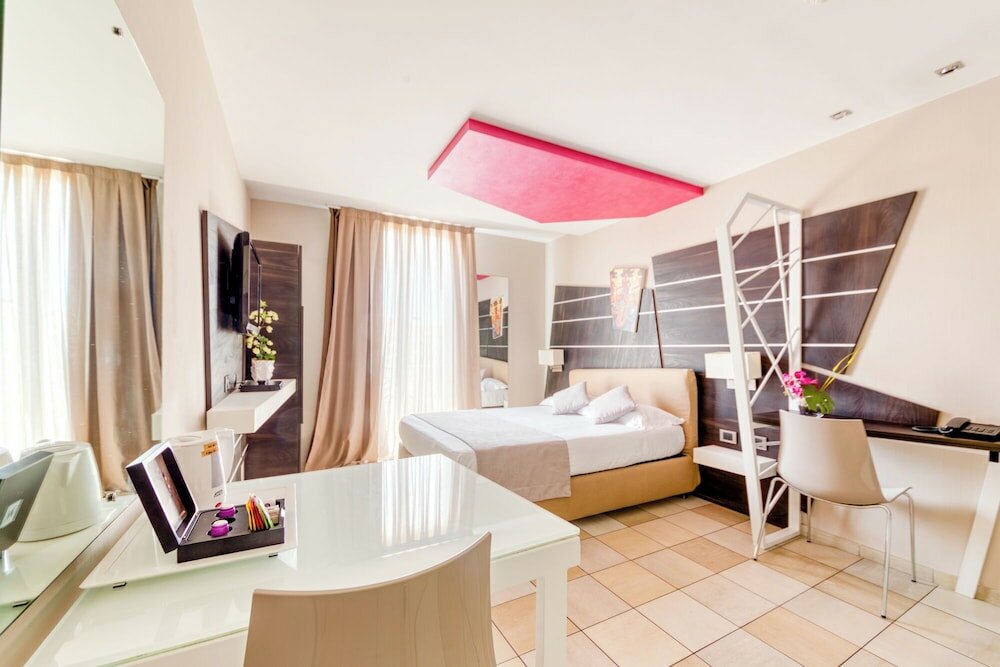 Фото отеля 2