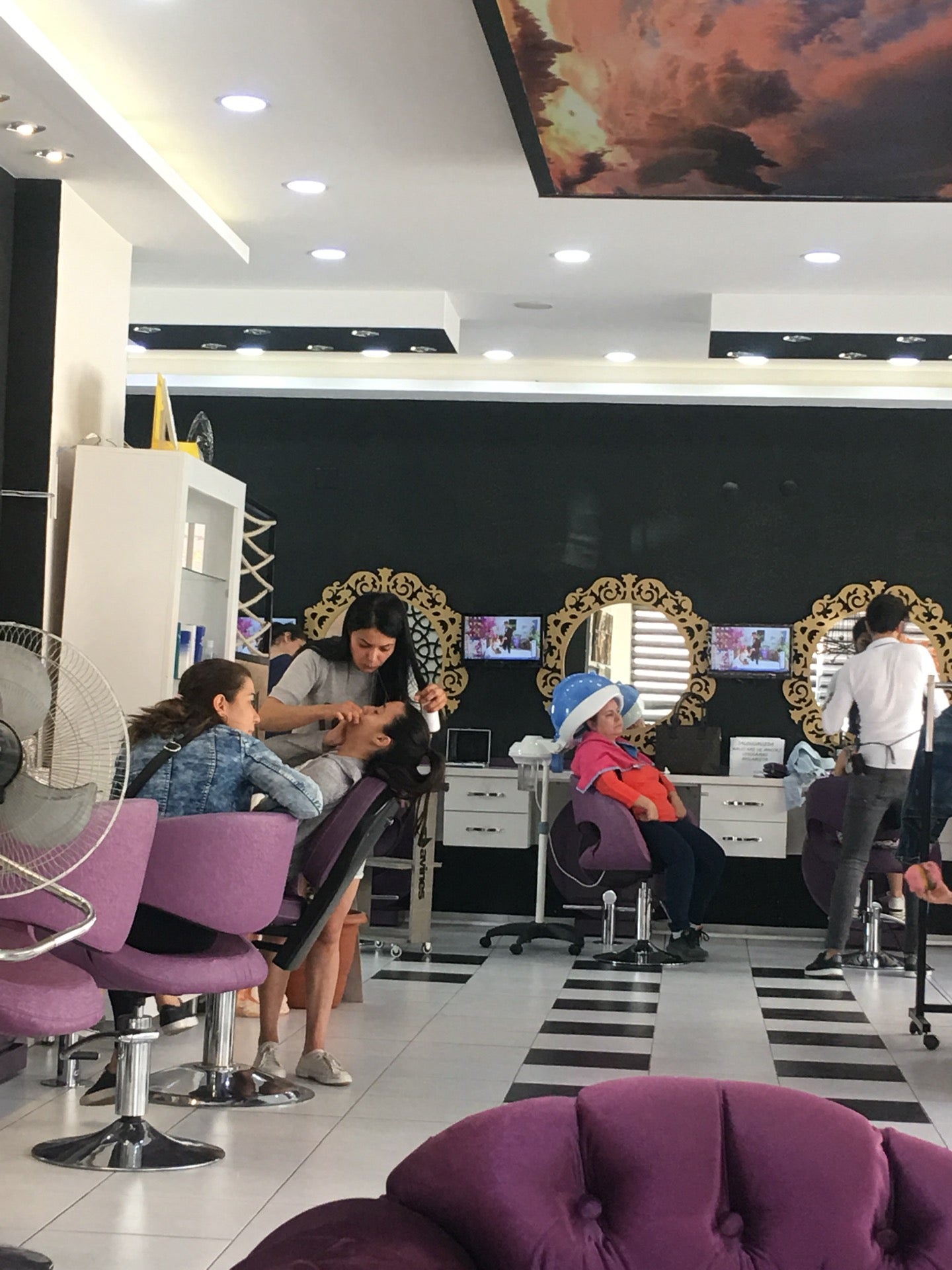 Flora Hairdresser