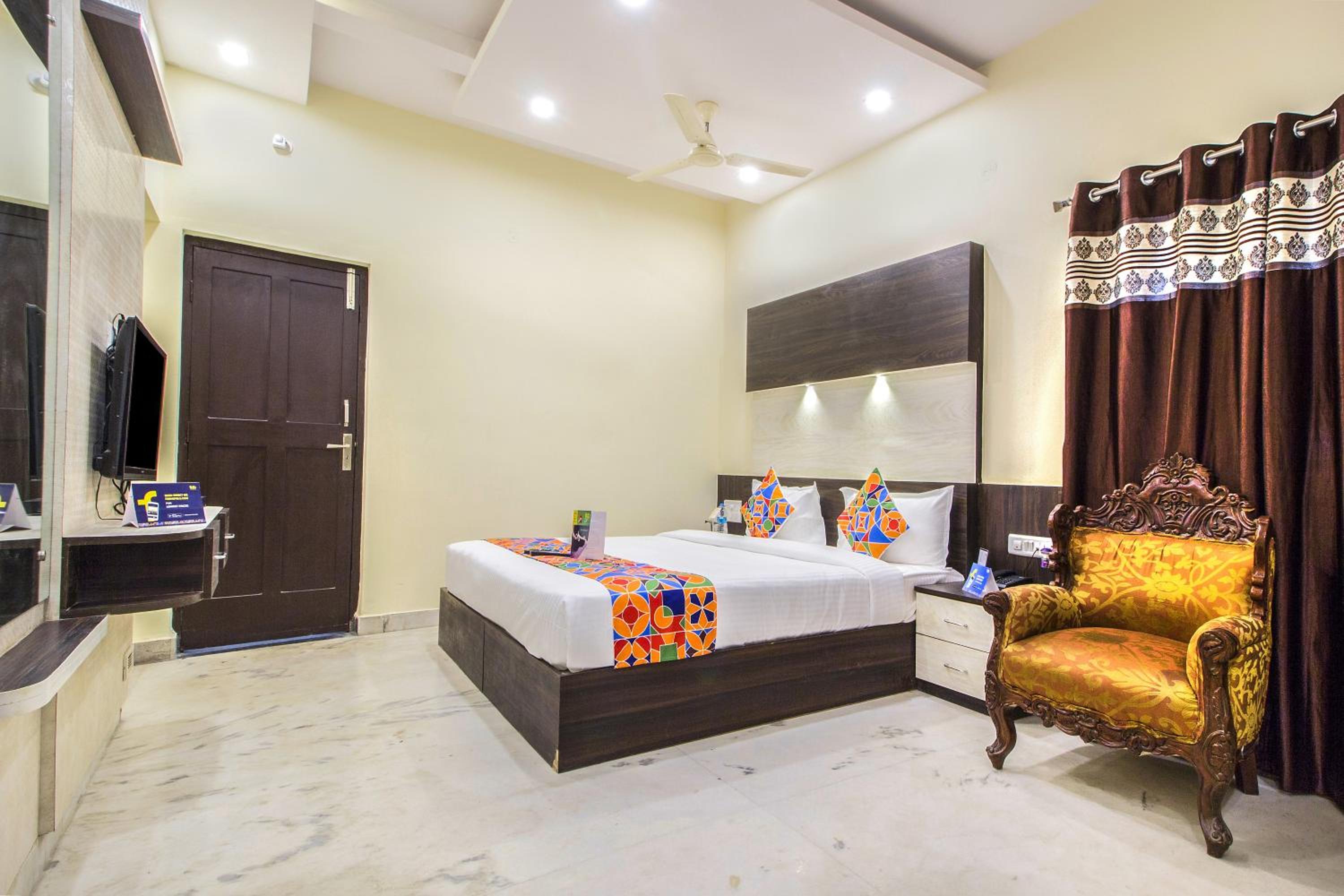 Фото FabHotel Corporate Crown II Koramangala