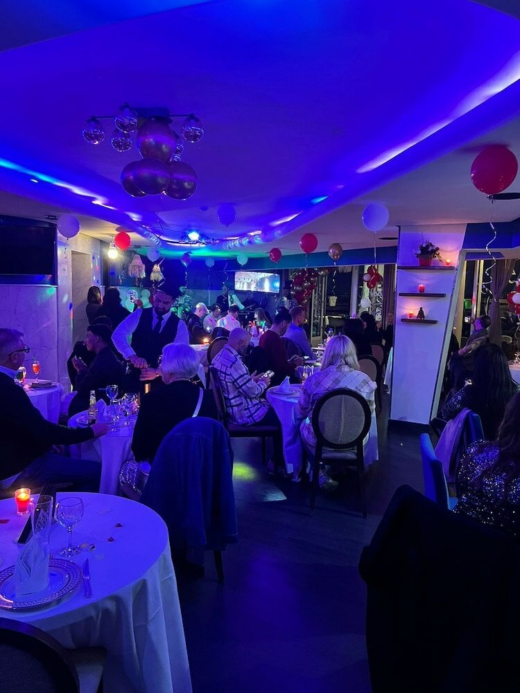 Фото La Renaissance Hotel